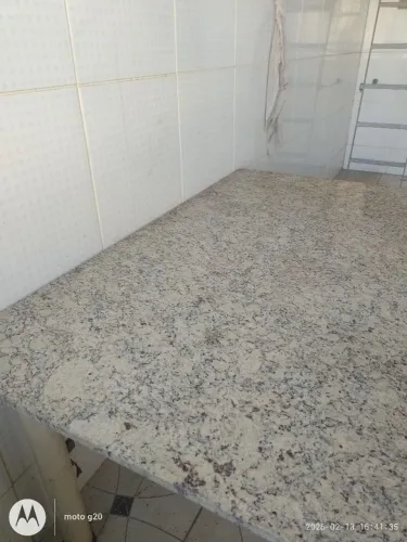 VENDO MESA DE GRANITO GANDE.
