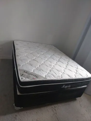 Vendo cama Box de casal