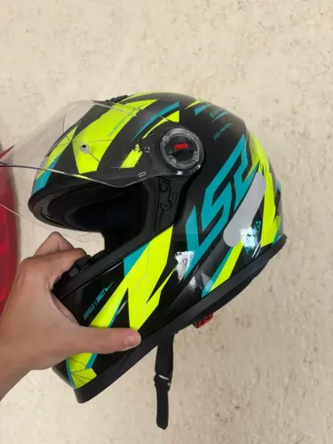 Vendo Capacete LS2 ZERO! Nem 5 meses de uso.
