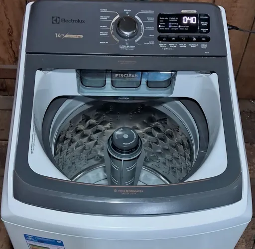 Maquina de lavar electrolux 14kg semi-nova