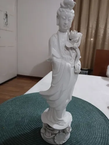 Deusa da compaixão Blanc de Chine, Guanyin(Kuan Yin)