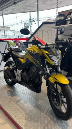 CB 300F DOURADA 