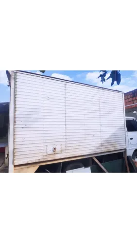 Vendo ou troco por carroceria , Baú 03 mts de largura por 1.65 altura 