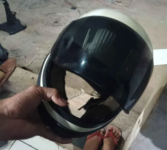 Vende se capacete de lente preta $ 60