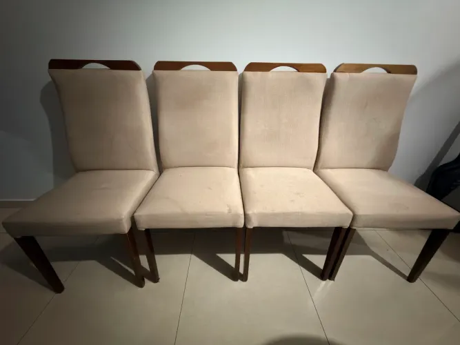 ?Vendo Conjunto com 6 Cadeiras  para Sala de Jantar - Madeira