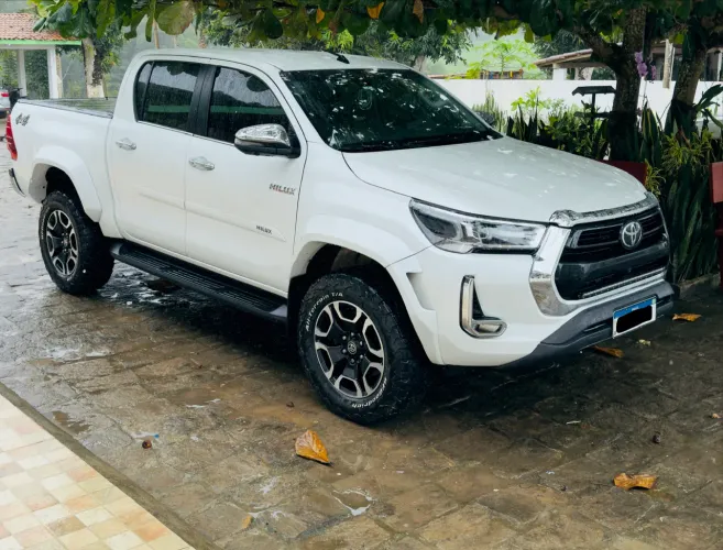 Toyota Hilux CD SRX Plus 4X4 2.8 TDI Die. Aut. 2024