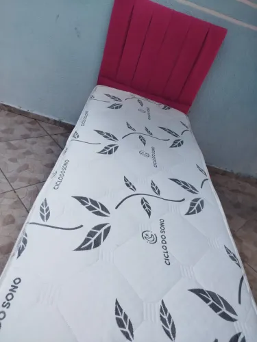 Cama infantil com cabeceira