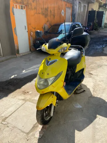 Suzuki Burgman 125 2009 Amarela - Zera