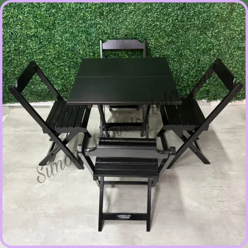 Conjunto mesa dobrável com 4 cadeiras 