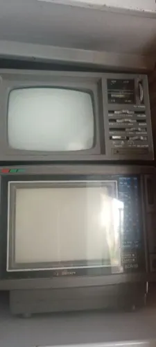 Tv 5 polegadas não liga pra arrumar ou decoração.