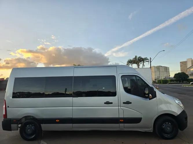 Renault Master 2.3 DCI Executive Longo 16L Dies 2015