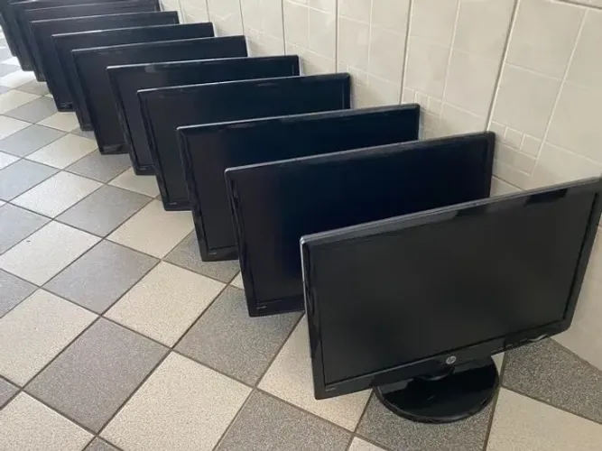 lote com 12 Monitor Hp L200b Lcd Widescreen Vga 20 Polegadas funcionando !