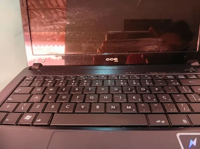 Vendo notebook CCE 14 polegadas. Não está funcionando. 