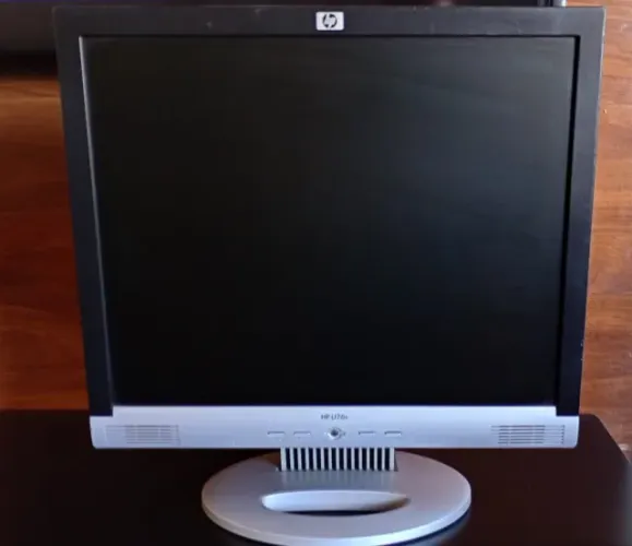 Monitor Hp L156v 4:3 Com Falantes E Entrada Vga (Usado)