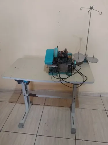 Máquina de costura overloque semi industrial 
