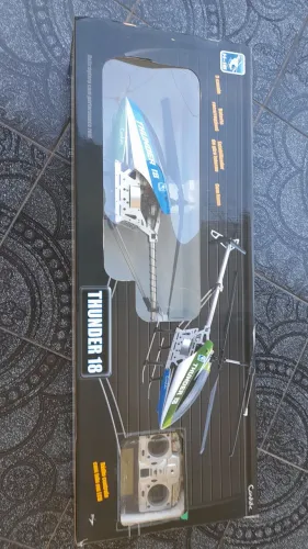 Helicóptero thunder 18