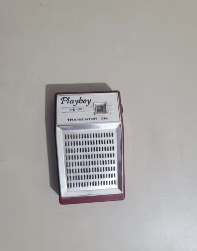 Antigo Rádio Portátil Am Playboy Six Transistor