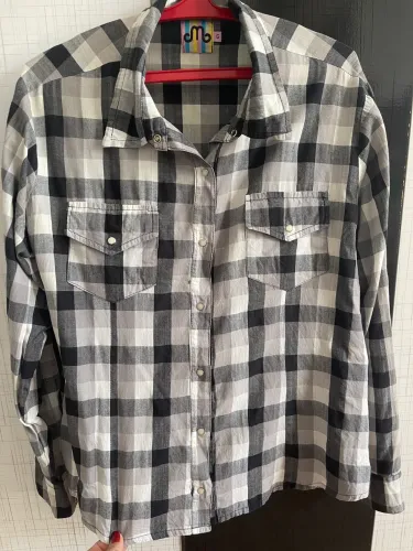 Blusa Xadrez Preto e branco.