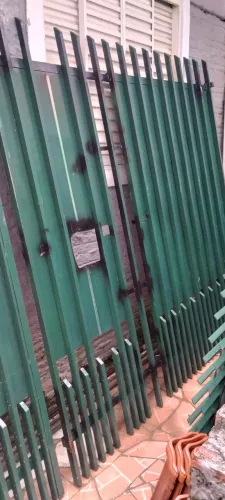 2 portões medidas 3,0 x 2,0  e  2,0 x 2,40 