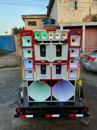 Paredão de Som Completo - 2 Graves, 4 Médios, 8 Cornetas, 5 TIs