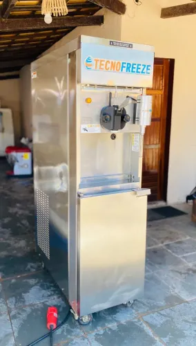 Máquina de Sorvete Expresso e Milkshake TecnoFreeze - Alta Produção (Top de Mercado)