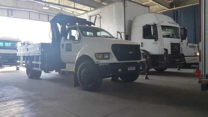 Ford F12000 munck