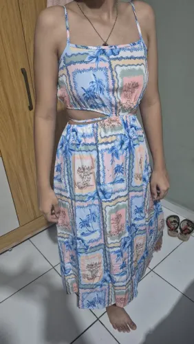 Vestido midi de verão cintura franzida com recorte