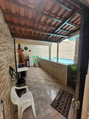 CASA COM PISCINA, MONGAGUÁ