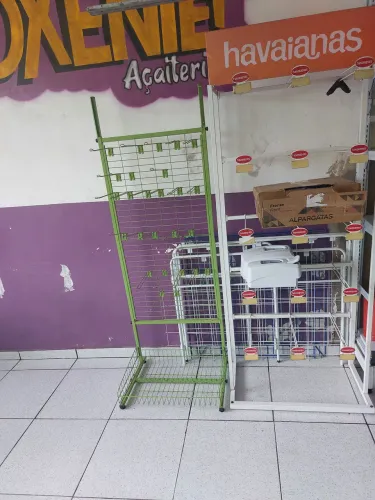 Prateleiras de aço