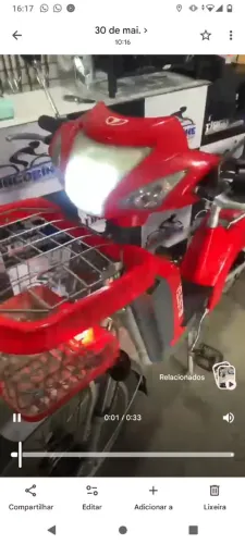 Uma bicicleta nova poço usada elétrica vermelha muito boa de usa e muito econômica 