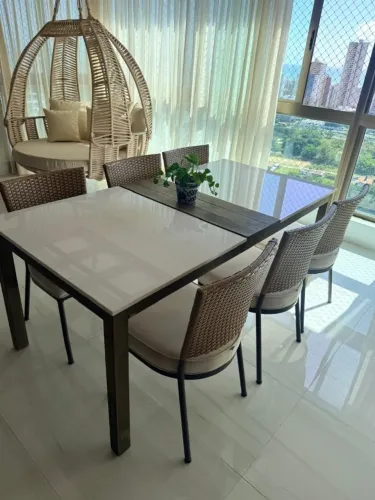 Conjunto de mesa MAC Design - mesa em Madeira Cumaru + 6 cadeiras alumínio assento impe