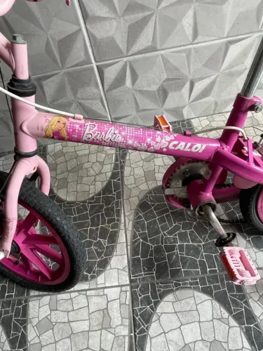 Bicicleta infantil menina Caloi Barbie aro 12