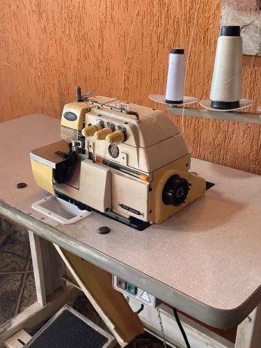 Maquina de costura overloque industrial