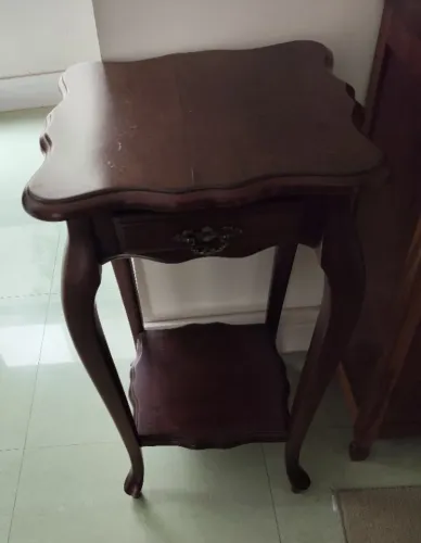 Mesinha auxiliar estilo Luiz XV