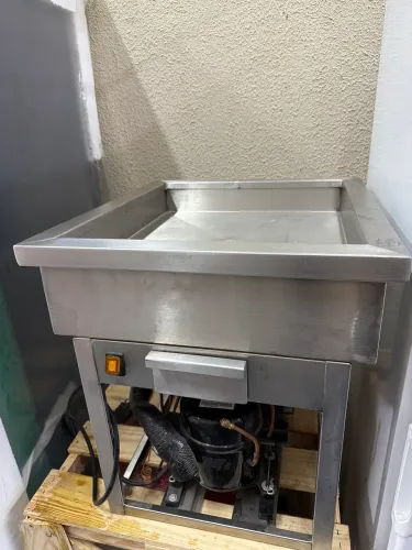 Pista fria 50x50. Gela perfeitamente. Em aço inox seminova