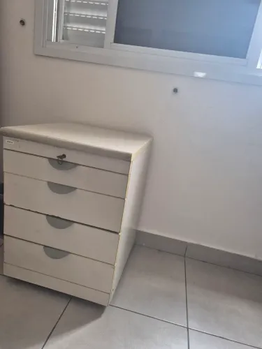 GAVETEIRO COM 4 GAVETAS