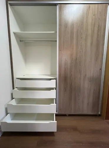 Guarda-Roupa com 2 Porta de Correr e 4 Gavetões - Excelente Estado