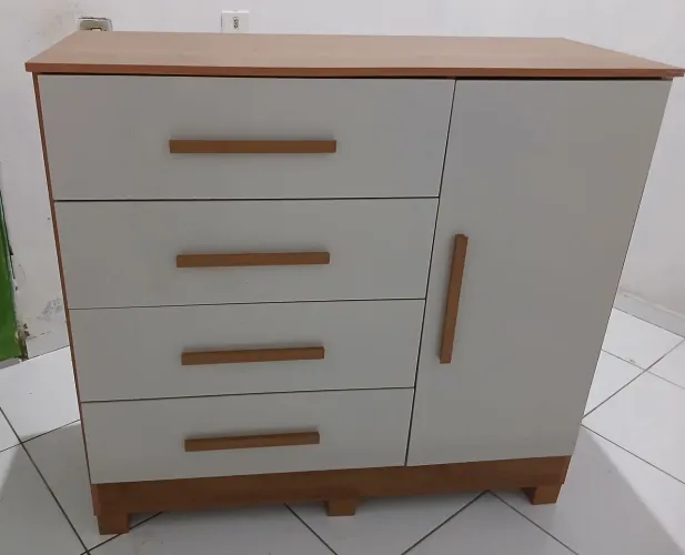Cômoda com 4 gavetas e Armário Lateral