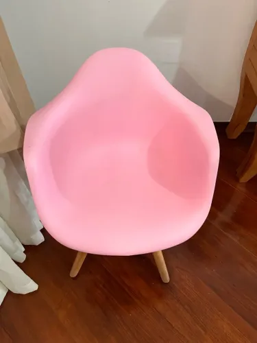 Cadeira Montessoriana Charles Eames Eiffel Infantil