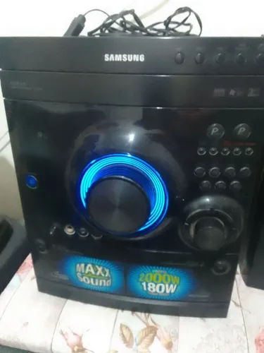 Som samsung SÓ FUNCIONA ENTRADA AUXILIAR E RÁDIO. 