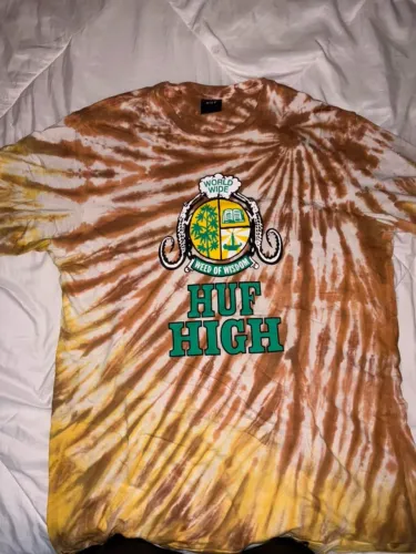 CAMISETA HUF - WORLD WIDE