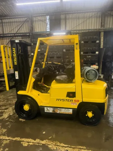 EMPILHADEIRA HYSTER H55XM TORRE TRIPLEX ANO 04 CAPACIDADE 2,5 TON 