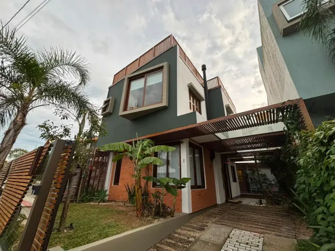 Sobrado para aluguel com 150 metros quadrados com 2 suites no Bairro  Ferraz - Garopaba - 