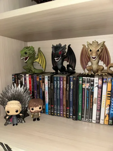 Funko pop - Coleção Game of thrones Daenerys, Tyrion e três dragões 