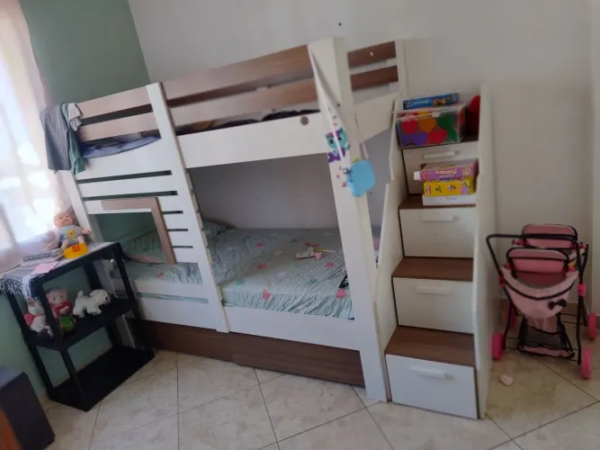 Beliche com escada com nicho nos degraus