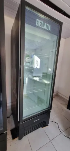 CERVEJERA EXPOSITORA DE BEBIDAS 576 LITROS TIPO: VN50AH METALFRIO 220V. "UM ANO DE USO"