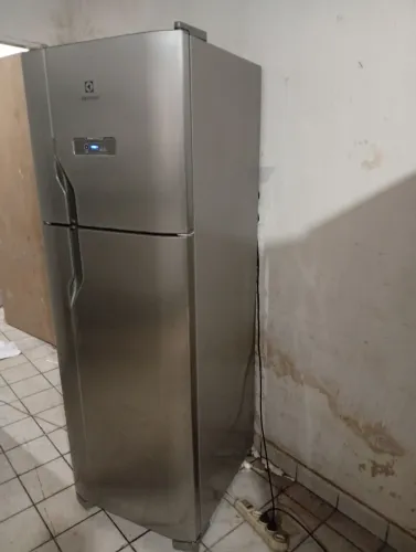 Geladeira Electrolux Frost Free inox gelando perfeitamente