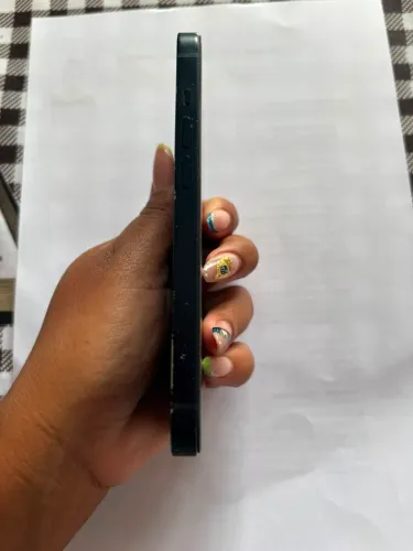 Vendo celular iPhone 13 tudo funcionando 1500,00