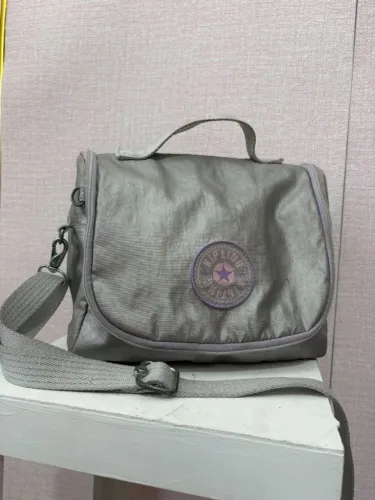 lancheira kipling cinza prateada