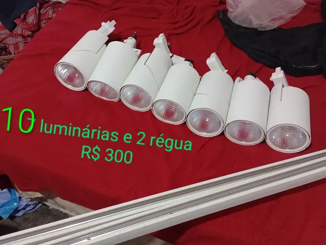 10 luminárias e duas réguas
